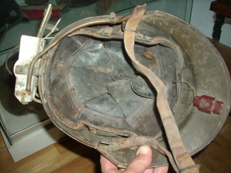 Casque militaire transformé pour la spéléologie